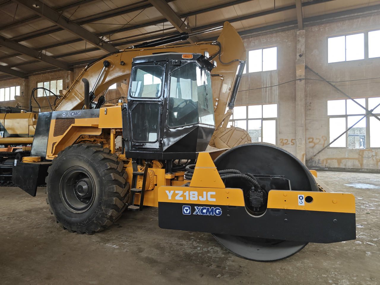 XCMG YZ18JC Used xcmg road roller/compactor - Ασφαλτικός οδοστρωτήρας: φωτογραφία 4 XCMG YZ18JC Used xcmg road roller/compactor - Ασφαλτικός οδοστρωτήρας: φωτογραφία 4