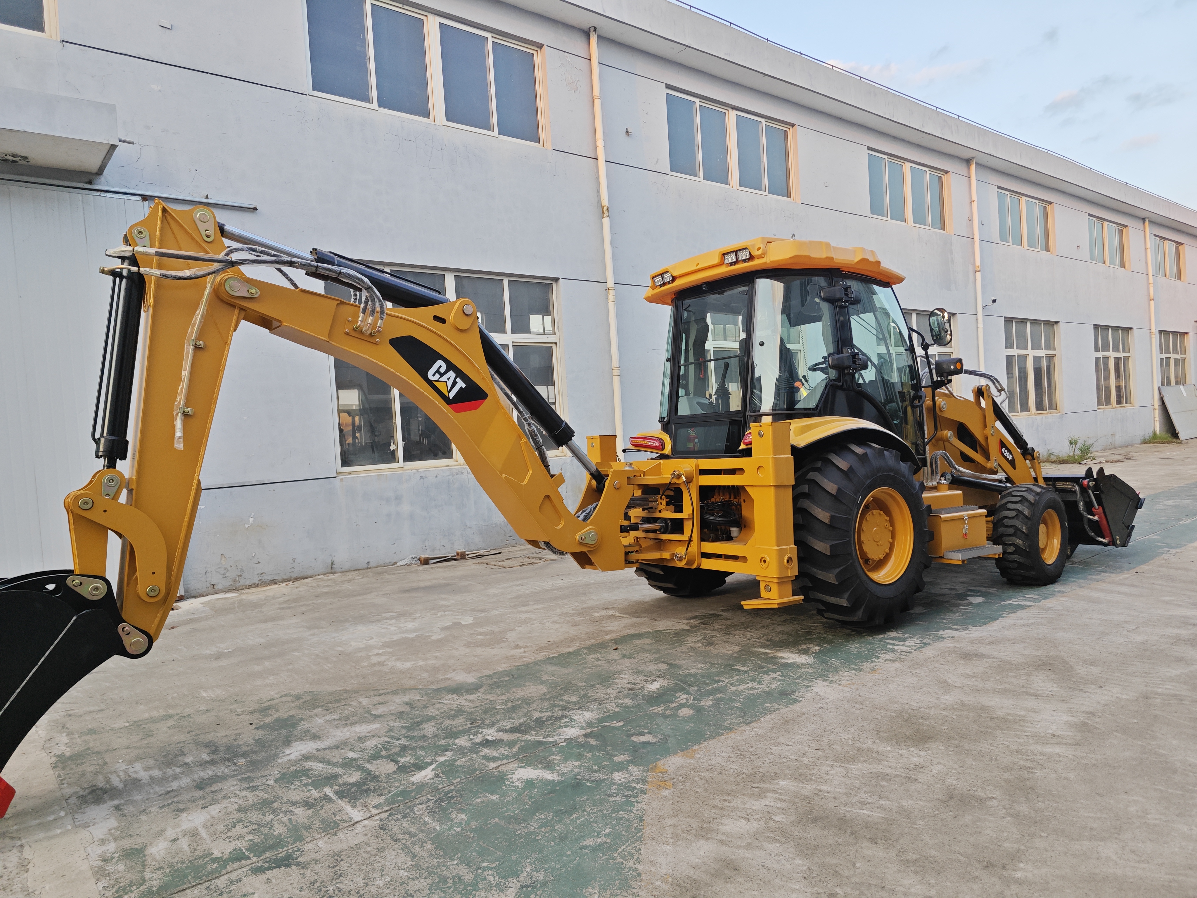 Caterpillar 420F used cat loader - Φορτωτής εκσκαφέας: φωτογραφία 4 Caterpillar 420F used cat loader - Φορτωτής εκσκαφέας: φωτογραφία 4