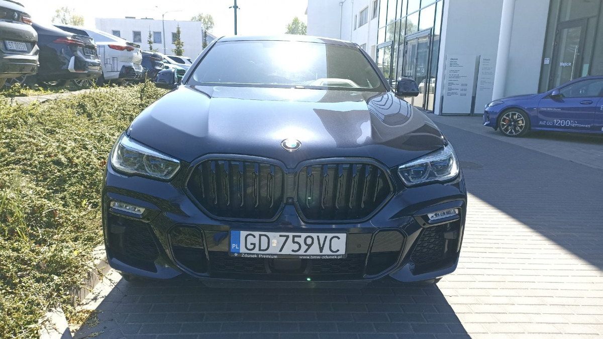 BMW X6 M50i SUV - SUV: φωτογραφία 5 BMW X6 M50i SUV - SUV: φωτογραφία 5