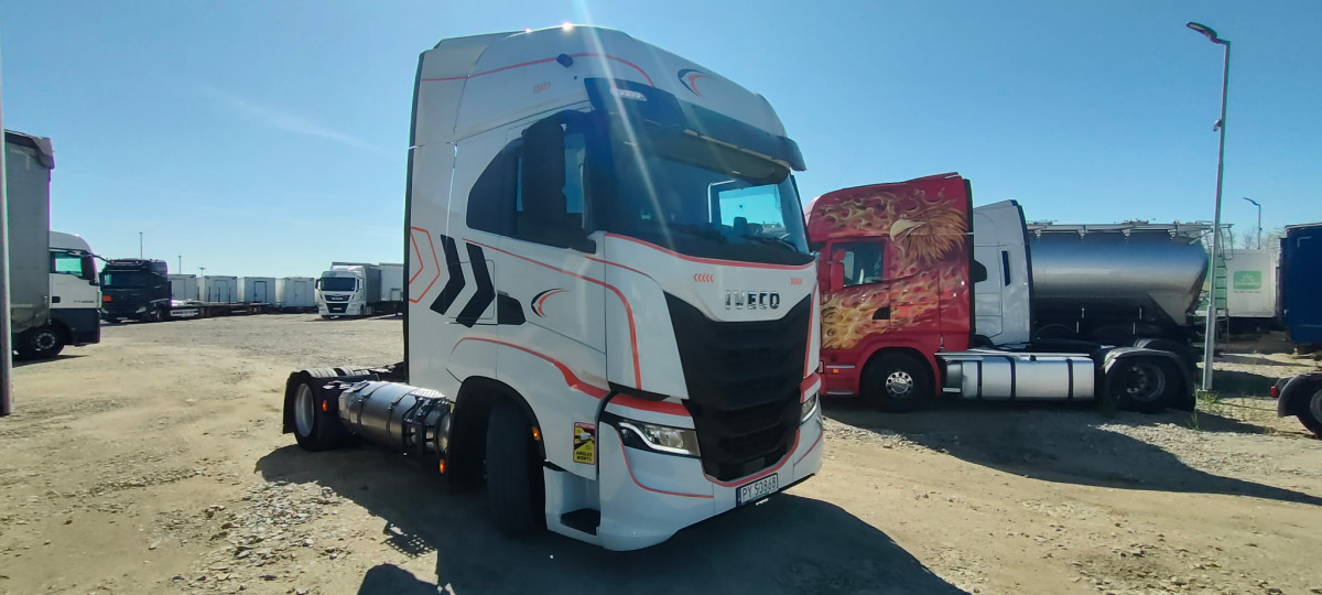 IVECO AS440ST/FP LT LNG CIĄGNIK SIODŁOWY - Τράκτορας: φωτογραφία 1 IVECO AS440ST/FP LT LNG CIĄGNIK SIODŁOWY - Τράκτορας: φωτογραφία 1