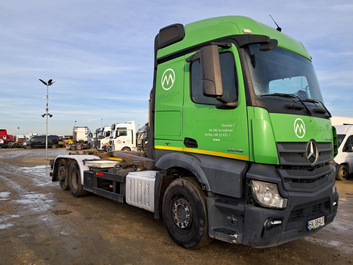 MERCEDES BENZ ACTROS HAKOWIEC - Φορτηγό φόρτωσης γάντζου: φωτογραφία 1 MERCEDES BENZ ACTROS HAKOWIEC - Φορτηγό φόρτωσης γάντζου: φωτογραφία 1