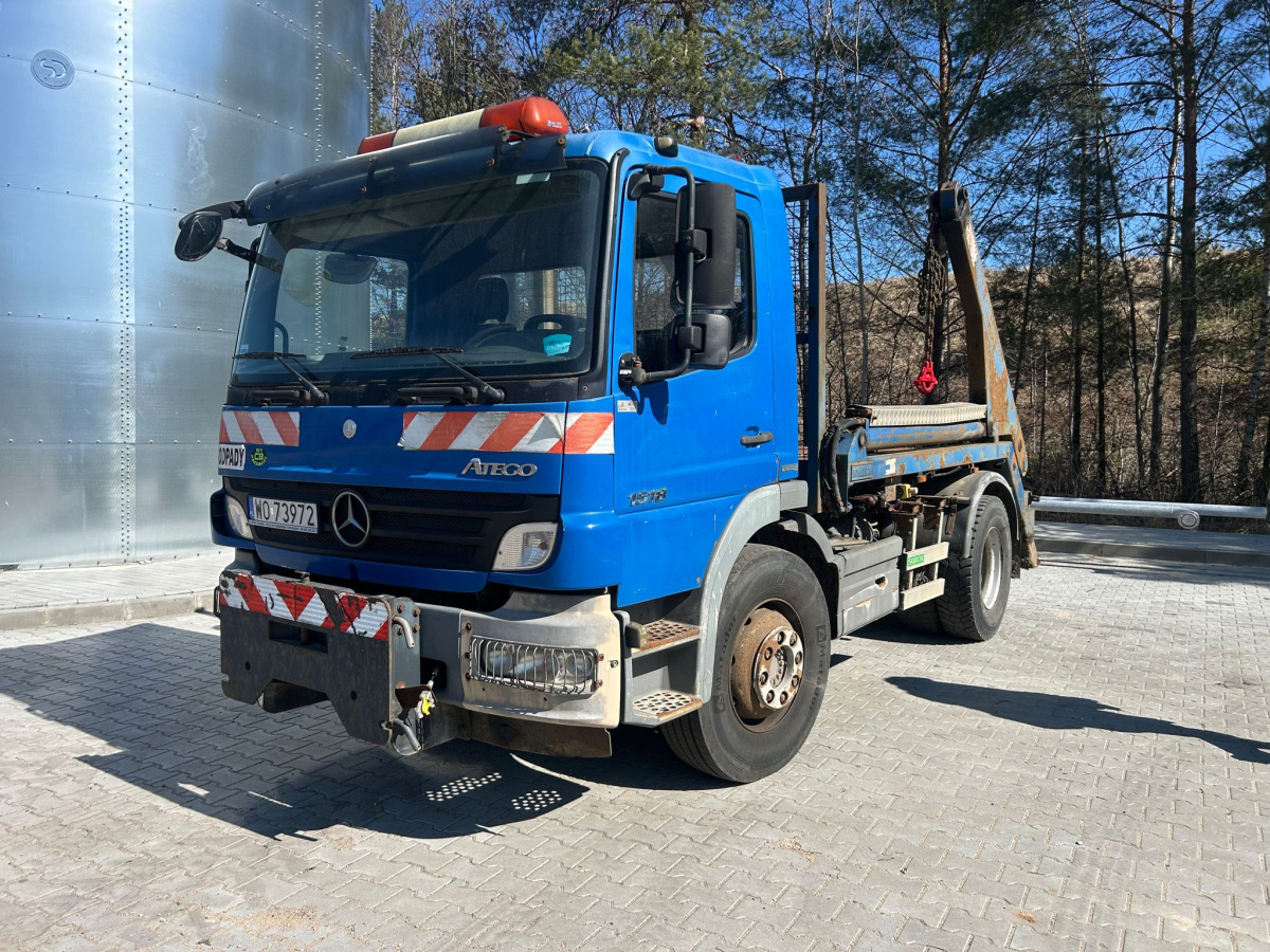 MERCEDES BENZ ATEGO HAKOWIEC - Φορτηγό φόρτωσης γάντζου: φωτογραφία 2 MERCEDES BENZ ATEGO HAKOWIEC - Φορτηγό φόρτωσης γάντζου: φωτογραφία 2