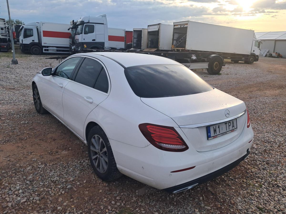 MERCEDES BENZ E 220 D 4MATIC SEDAN - Λιμουζίνα/ Sedan: φωτογραφία 4 MERCEDES BENZ E 220 D 4MATIC SEDAN - Λιμουζίνα/ Sedan: φωτογραφία 4
