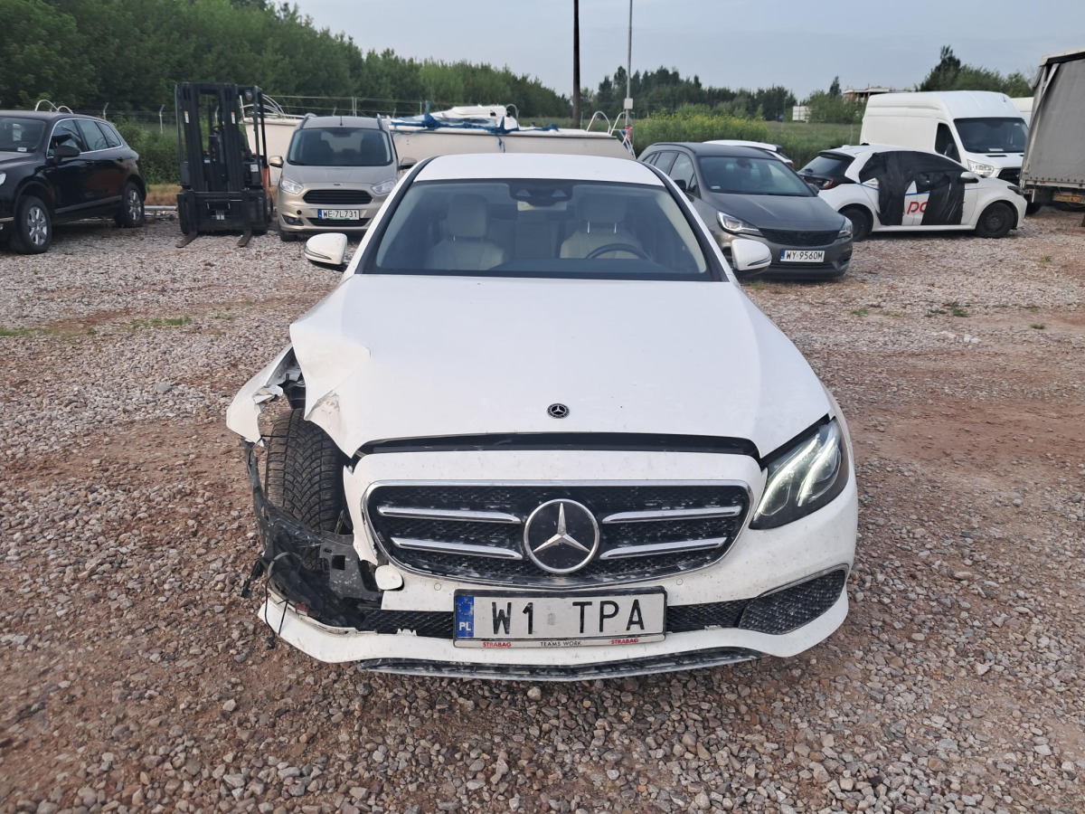 MERCEDES BENZ E 220 D 4MATIC SEDAN - Λιμουζίνα/ Sedan: φωτογραφία 2 MERCEDES BENZ E 220 D 4MATIC SEDAN - Λιμουζίνα/ Sedan: φωτογραφία 2