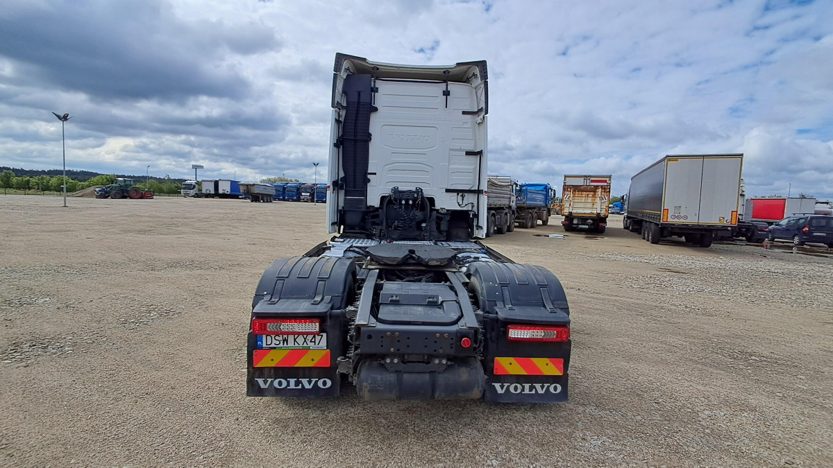 VOLVO FH CIĄGNIK SIODŁOWY - Τράκτορας: φωτογραφία 4 VOLVO FH CIĄGNIK SIODŁOWY - Τράκτορας: φωτογραφία 4