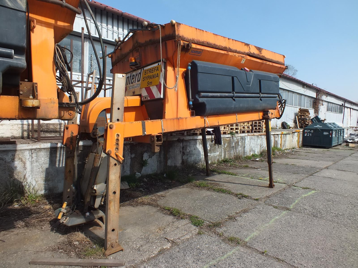 Zabudowa piaskarki SCHMIDT STRATOS S40-36 - 2003 - 4m3 - Napęd z pojazdu - Αλατιέρα: φωτογραφία 5 Zabudowa piaskarki SCHMIDT STRATOS S40-36 - 2003 - 4m3 - Napęd z pojazdu - Αλατιέρα: φωτογραφία 5