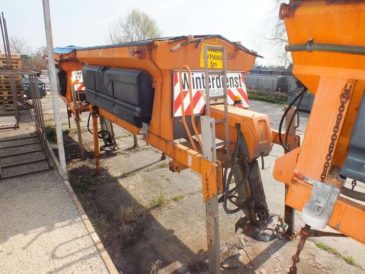 Zabudowa piaskarki SCHMIDT STRATOS S50-36 - 2003 - 5m3 - Zasilanie z pojazdu - Αλατιέρα: φωτογραφία 1 Zabudowa piaskarki SCHMIDT STRATOS S50-36 - 2003 - 5m3 - Zasilanie z pojazdu - Αλατιέρα: φωτογραφία 1
