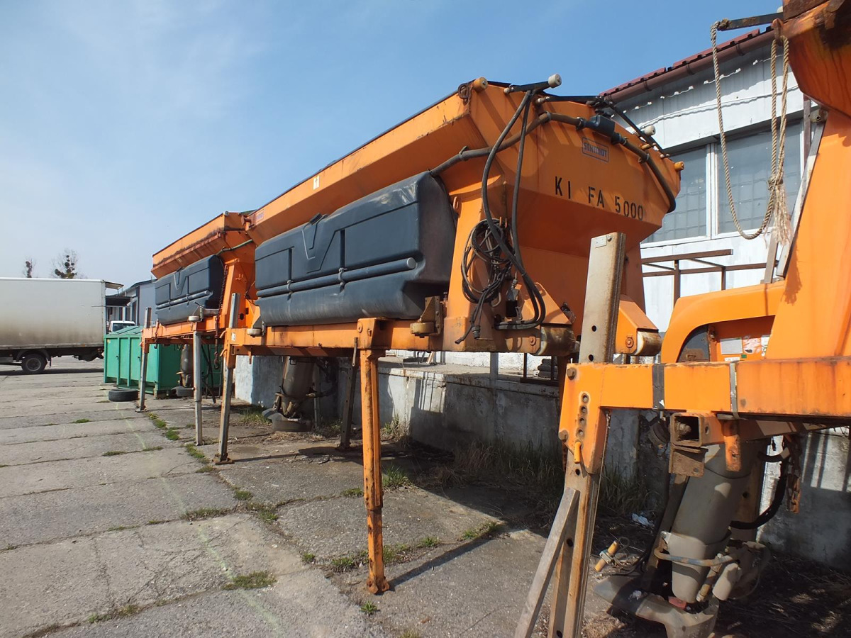 Zabudowa piaskarki SCHMIDT STRATOS S50-36 - 2003 - 5m3 - Zasilanie z pojazdu - Αλατιέρα: φωτογραφία 4 Zabudowa piaskarki SCHMIDT STRATOS S50-36 - 2003 - 5m3 - Zasilanie z pojazdu - Αλατιέρα: φωτογραφία 4