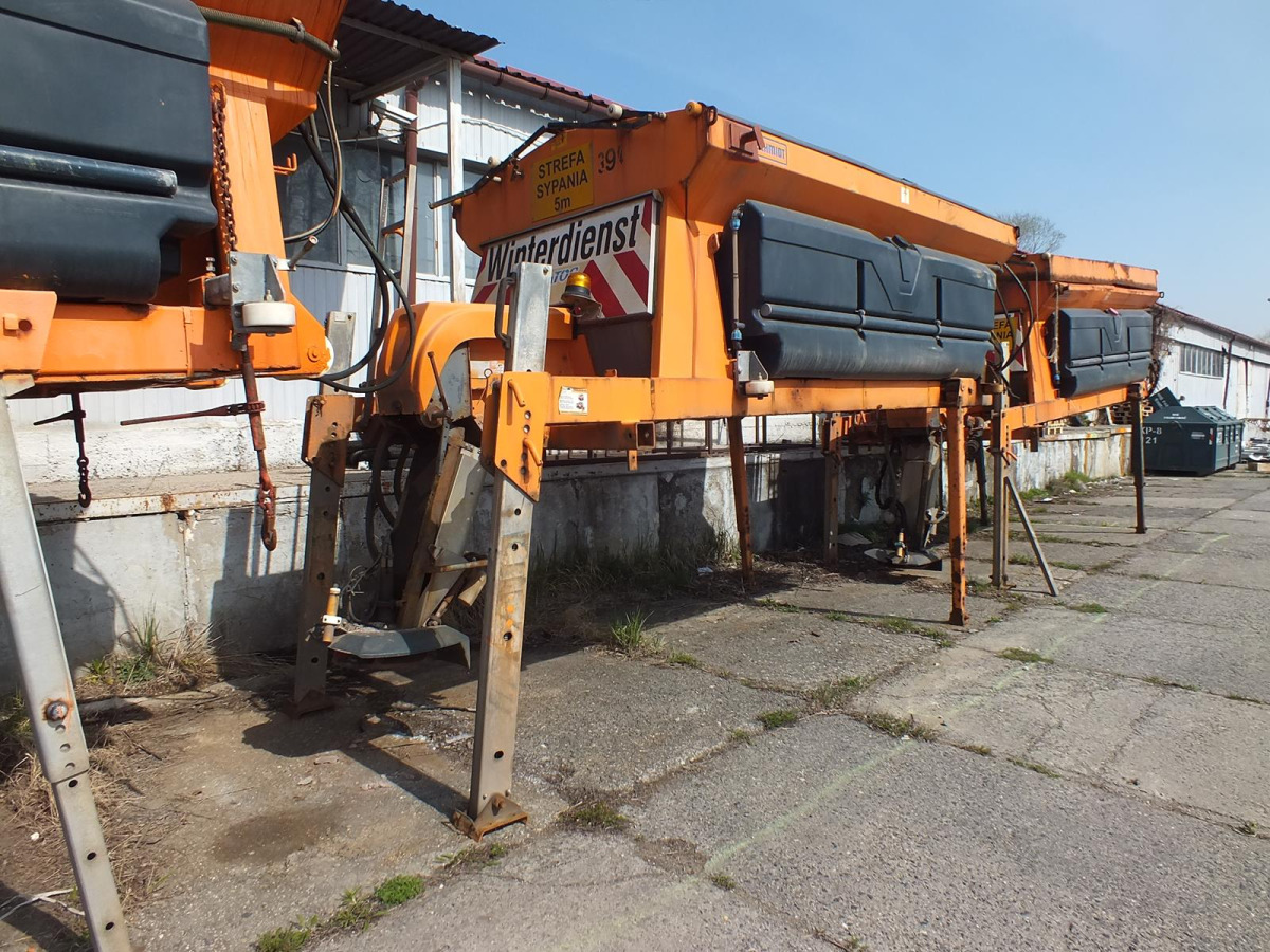 Zabudowa piaskarki SCHMIDT STRATOS S50-36 - 2003 - 5m3 - Zasilanie z pojazdu - Αλατιέρα: φωτογραφία 3 Zabudowa piaskarki SCHMIDT STRATOS S50-36 - 2003 - 5m3 - Zasilanie z pojazdu - Αλατιέρα: φωτογραφία 3