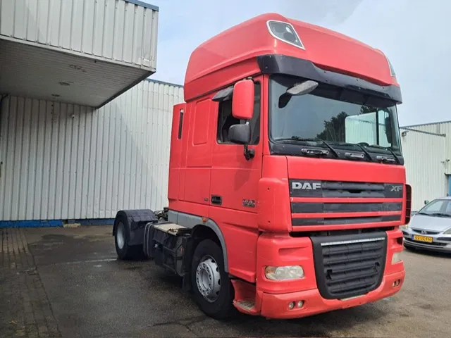 DAF XF 105 460 , Manual Gearbox , PTO , Tipper Hydraulics , Airco , Superspace Cab - Τράκτορας: φωτογραφία 4 DAF XF 105 460 , Manual Gearbox , PTO , Tipper Hydraulics , Airco , Superspace Cab - Τράκτορας: φωτογραφία 4