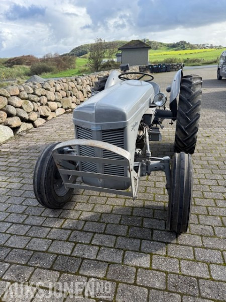 1960 Massey Ferguson Gråtass - Τρακτέρ: φωτογραφία 2 1960 Massey Ferguson Gråtass - Τρακτέρ: φωτογραφία 2