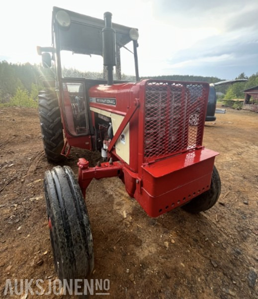 1975 International 674 traktor - Brukt til vedmaskin - Τρακτέρ: φωτογραφία 3 1975 International 674 traktor - Brukt til vedmaskin - Τρακτέρ: φωτογραφία 3