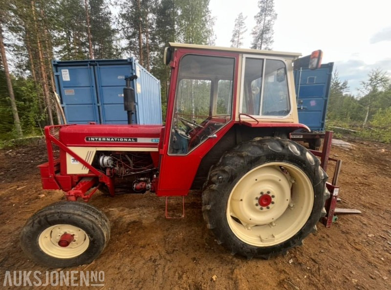 1975 International 674 traktor - Brukt til vedmaskin - Τρακτέρ: φωτογραφία 1 1975 International 674 traktor - Brukt til vedmaskin - Τρακτέρ: φωτογραφία 1