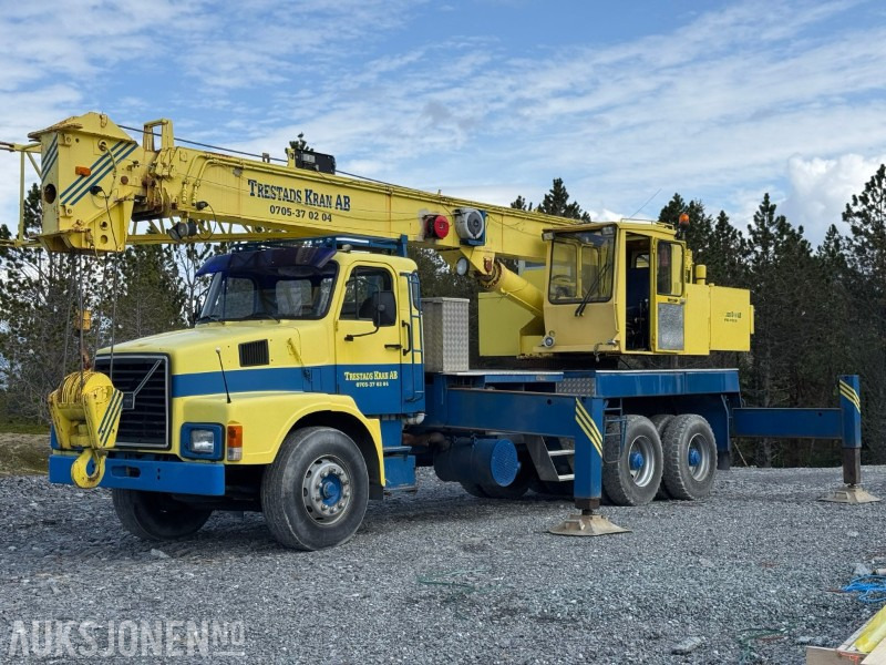 Φορτηγό με γερανό 1980 Volvo N10 mobilkran med Bjørnkranar kran: φωτογραφία 1