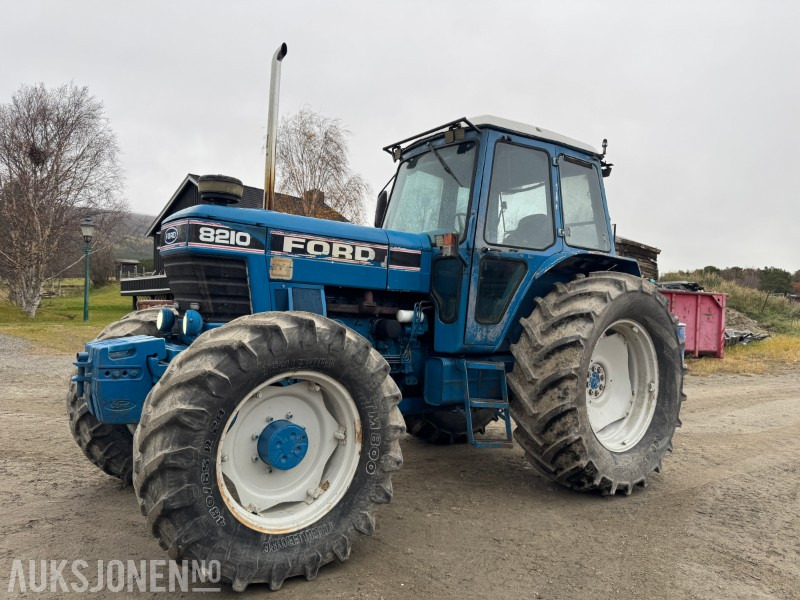 1985 Ford 8210 FWD traktor - Τρακτέρ: φωτογραφία 1 1985 Ford 8210 FWD traktor - Τρακτέρ: φωτογραφία 1