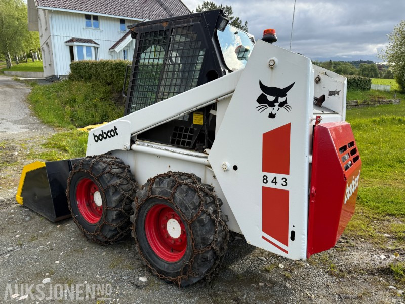 1986 Bobcat 843 kompaktlaster med skuffe og gaffler - Φορτωτής πλάγιας ολίσθησης: φωτογραφία 4 1986 Bobcat 843 kompaktlaster med skuffe og gaffler - Φορτωτής πλάγιας ολίσθησης: φωτογραφία 4