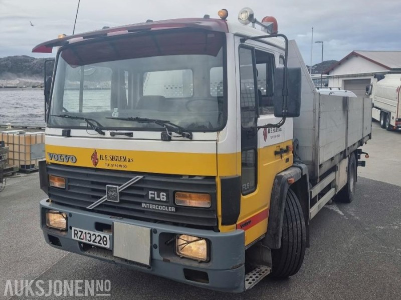 1986 Volvo FL6144X2 lastebil med plan eu ok 05.2026 - Φορτηγό με ανοιχτή καρότσα: φωτογραφία 1 1986 Volvo FL6144X2 lastebil med plan eu ok 05.2026 - Φορτηγό με ανοιχτή καρότσα: φωτογραφία 1
