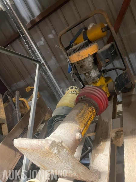 Εξοπλισμού κατασκευών 1995 Andre Usikker: φωτογραφία 1