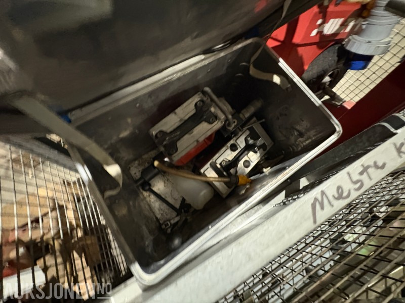 1996 Hilti D-LP 15 hydraulisk kraftstasjon - Εξοπλισμού κατασκευών: φωτογραφία 4 1996 Hilti D-LP 15 hydraulisk kraftstasjon - Εξοπλισμού κατασκευών: φωτογραφία 4