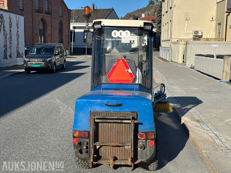2004 Vitra City 2037 - Redskapsbærer - Feiemaskin - Snøskjær - Strøkasse - Εξοπλισμού κατασκευών: φωτογραφία 4 2004 Vitra City 2037 - Redskapsbærer - Feiemaskin - Snøskjær - Strøkasse - Εξοπλισμού κατασκευών: φωτογραφία 4