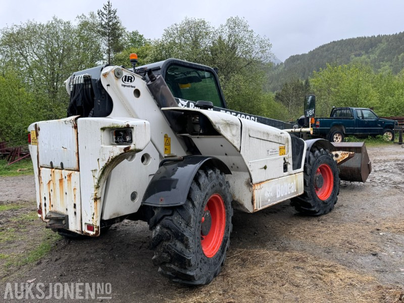 2005 Bobcat T35120SL Teleskoptruck / Teleskoplaster - 4x4x4 - avvatringssylinder - Støttelabber - Hydraulisk redskapslås - Jibb - Skuffe - 2 stk pallegafler - Τηλεσκοπικός φορτωτής: φωτογραφία 4 2005 Bobcat T35120SL Teleskoptruck / Teleskoplaster - 4x4x4 - avvatringssylinder - Støttelabber - Hydraulisk redskapslås - Jibb - Skuffe - 2 stk pallegafler - Τηλεσκοπικός φορτωτής: φωτογραφία 4