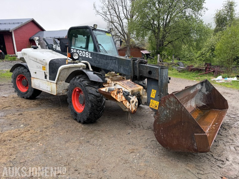 2005 Bobcat T35120SL Teleskoptruck / Teleskoplaster - 4x4x4 - avvatringssylinder - Støttelabber - Hydraulisk redskapslås - Jibb - Skuffe - 2 stk pallegafler - Τηλεσκοπικός φορτωτής: φωτογραφία 3 2005 Bobcat T35120SL Teleskoptruck / Teleskoplaster - 4x4x4 - avvatringssylinder - Støttelabber - Hydraulisk redskapslås - Jibb - Skuffe - 2 stk pallegafler - Τηλεσκοπικός φορτωτής: φωτογραφία 3