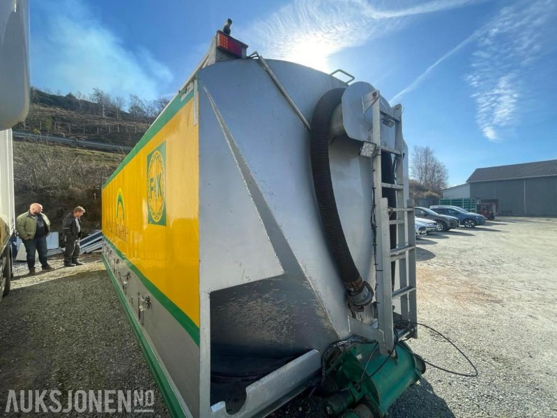 2005 Tank til mel og korn - Bulk-transport - 35 000 liter - Tipp kydraulikk - 7 rom - Kamera - Sluser - Hjelperamme. - Φορτηγό: φωτογραφία 4 2005 Tank til mel og korn - Bulk-transport - 35 000 liter - Tipp kydraulikk - 7 rom - Kamera - Sluser - Hjelperamme. - Φορτηγό: φωτογραφία 4
