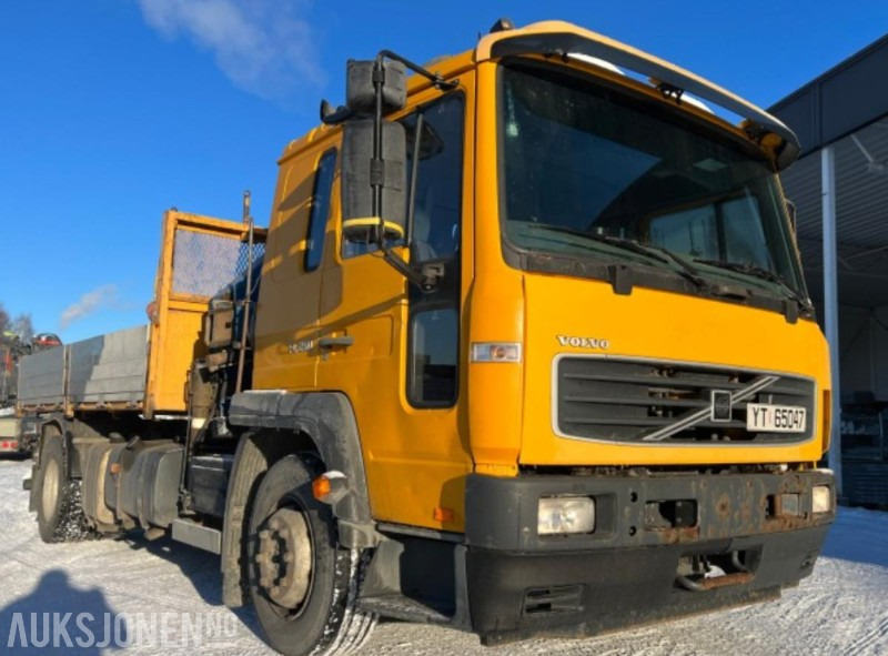 2006 Volvo FL6 med tipp og kran NYLIG EU OK TIL 22.10.2026 - Φορτηγό με γερανό: φωτογραφία 2 2006 Volvo FL6 med tipp og kran NYLIG EU OK TIL 22.10.2026 - Φορτηγό με γερανό: φωτογραφία 2