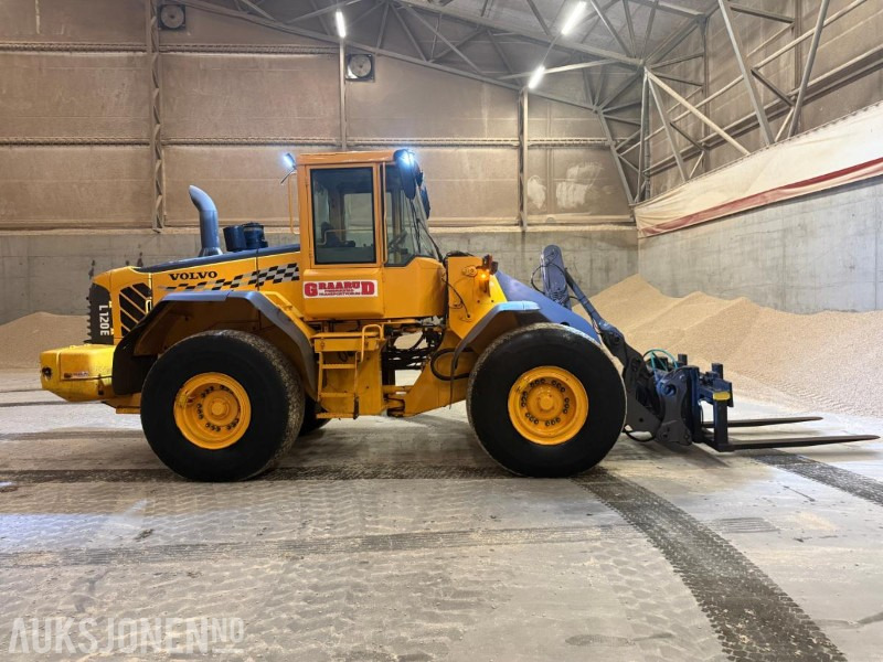 2006 Volvo L120E HJULLASTER M/STOR SNØSKUFF SENTRALSMØRING 3.FUNKSJON. - Ελαστιχοφόρος φορτωτής: φωτογραφία 2 2006 Volvo L120E HJULLASTER M/STOR SNØSKUFF SENTRALSMØRING 3.FUNKSJON. - Ελαστιχοφόρος φορτωτής: φωτογραφία 2