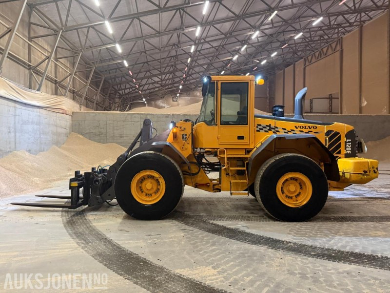 2006 Volvo L120E HJULLASTER M/STOR SNØSKUFF SENTRALSMØRING 3.FUNKSJON. - Ελαστιχοφόρος φορτωτής: φωτογραφία 1 2006 Volvo L120E HJULLASTER M/STOR SNØSKUFF SENTRALSMØRING 3.FUNKSJON. - Ελαστιχοφόρος φορτωτής: φωτογραφία 1