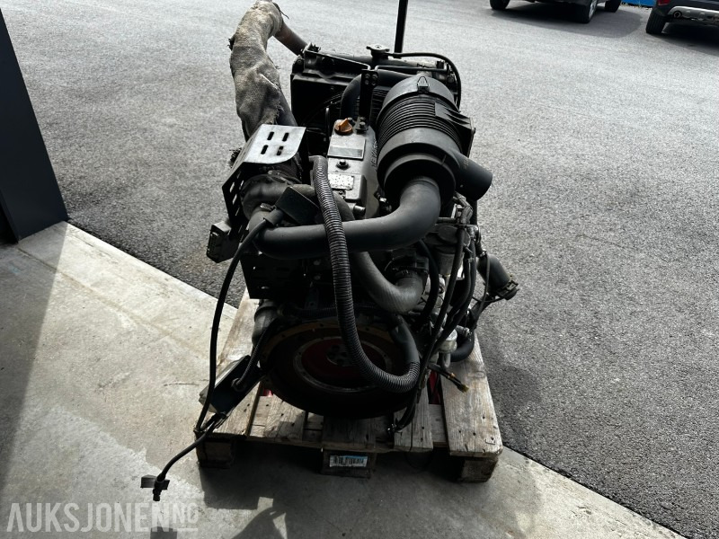 2010 Yanmar 4TNV84T-GGEH - Εξοπλισμού κατασκευών: φωτογραφία 3 2010 Yanmar 4TNV84T-GGEH - Εξοπλισμού κατασκευών: φωτογραφία 3