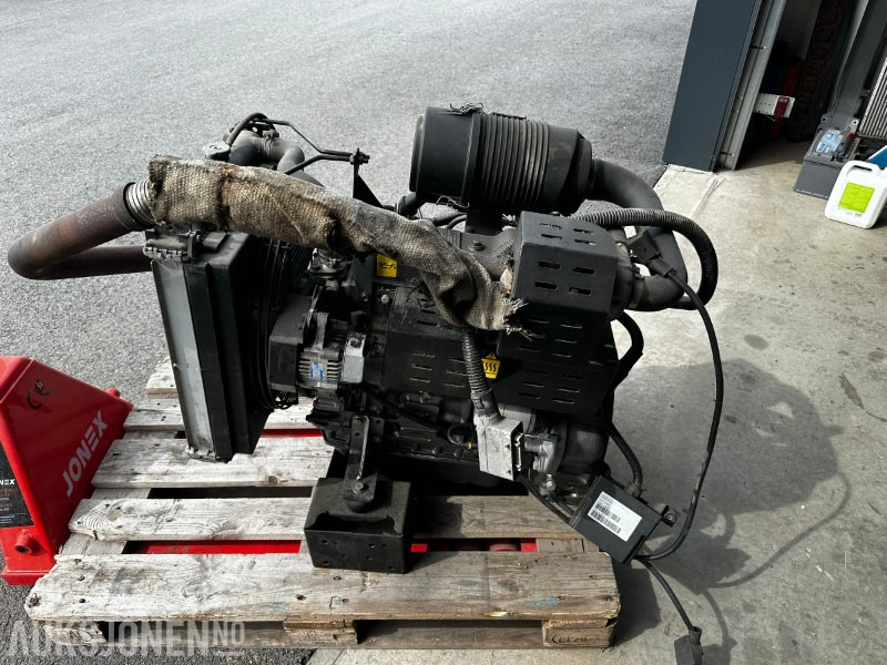2010 Yanmar 4TNV84T-GGEH - Εξοπλισμού κατασκευών: φωτογραφία 2 2010 Yanmar 4TNV84T-GGEH - Εξοπλισμού κατασκευών: φωτογραφία 2