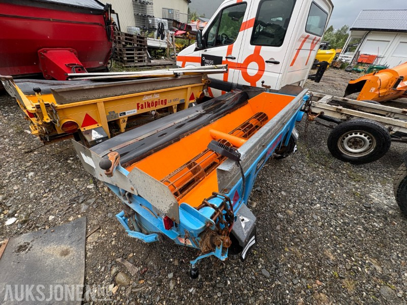 2011 Falköping LB 1000 BLU etterhengende spreder / strøer - Γεωργικά μηχανήματα: φωτογραφία 1 2011 Falköping LB 1000 BLU etterhengende spreder / strøer - Γεωργικά μηχανήματα: φωτογραφία 1