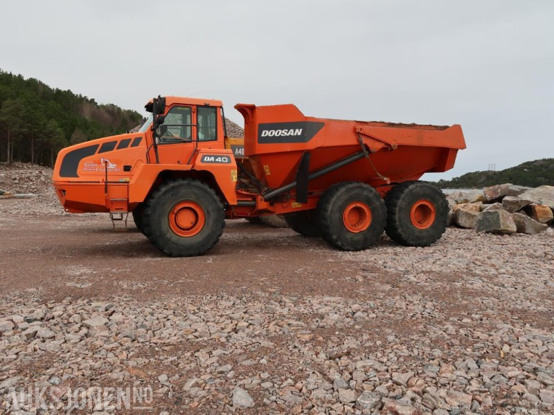 2013 Doosan DA40 Dumper - 6x6 - 24.4 m3 - Høy baklem - Varme i kasse - Sertifisert - Ανατρεπόμενο όχημα: φωτογραφία 2 2013 Doosan DA40 Dumper - 6x6 - 24.4 m3 - Høy baklem - Varme i kasse - Sertifisert - Ανατρεπόμενο όχημα: φωτογραφία 2