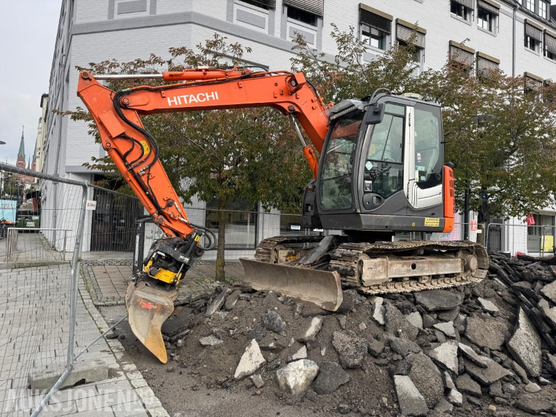 2013 Hitachi ZX85US-3 - Beltegraver - Gravemaskin - Engcon tiltrotator - Εκσκαφέας: φωτογραφία 1 2013 Hitachi ZX85US-3 - Beltegraver - Gravemaskin - Engcon tiltrotator - Εκσκαφέας: φωτογραφία 1