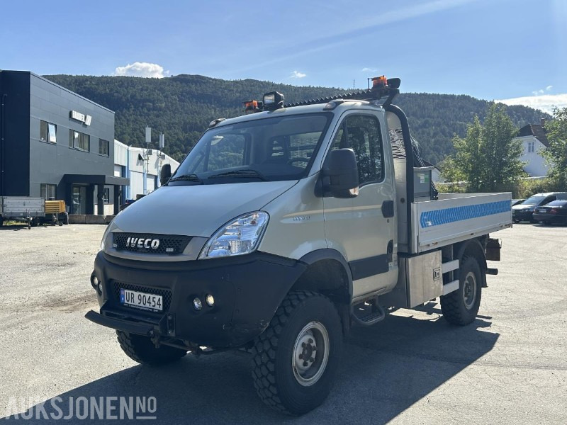 Φορτηγό με γερανό 2013 Iveco 55S17 4x4 m/Hiab 022t Kran - 108091 KM: φωτογραφία 1
