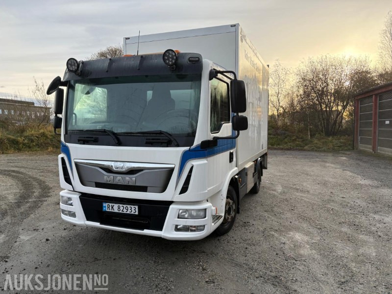 2013 MAN TGL8 220 4X2 Euro6T 3 seter servicevogn C1-reg. - Φορτηγό κόφα: φωτογραφία 1 2013 MAN TGL8 220 4X2 Euro6T 3 seter servicevogn C1-reg. - Φορτηγό κόφα: φωτογραφία 1