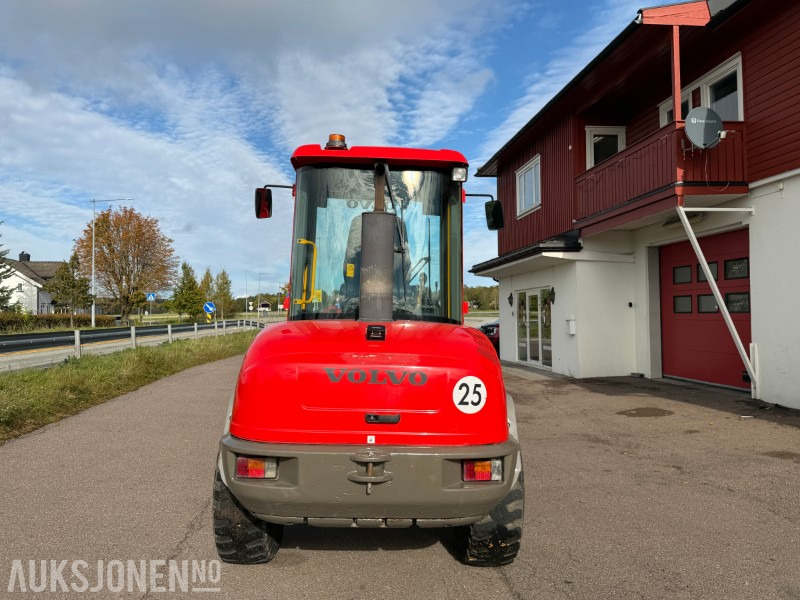 2013 Volvo L30B-Z7X Hjullaster - 6650kg - Ryggekamera - Universalskuff - Pallegafler - Ελαστιχοφόρος φορτωτής: φωτογραφία 4 2013 Volvo L30B-Z7X Hjullaster - 6650kg - Ryggekamera - Universalskuff - Pallegafler - Ελαστιχοφόρος φορτωτής: φωτογραφία 4