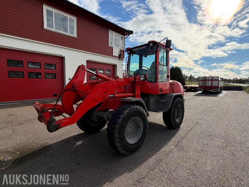 2013 Volvo L30B-Z7X Hjullaster - 6650kg - Ryggekamera - Universalskuff - Pallegafler - Ελαστιχοφόρος φορτωτής: φωτογραφία 1 2013 Volvo L30B-Z7X Hjullaster - 6650kg - Ryggekamera - Universalskuff - Pallegafler - Ελαστιχοφόρος φορτωτής: φωτογραφία 1