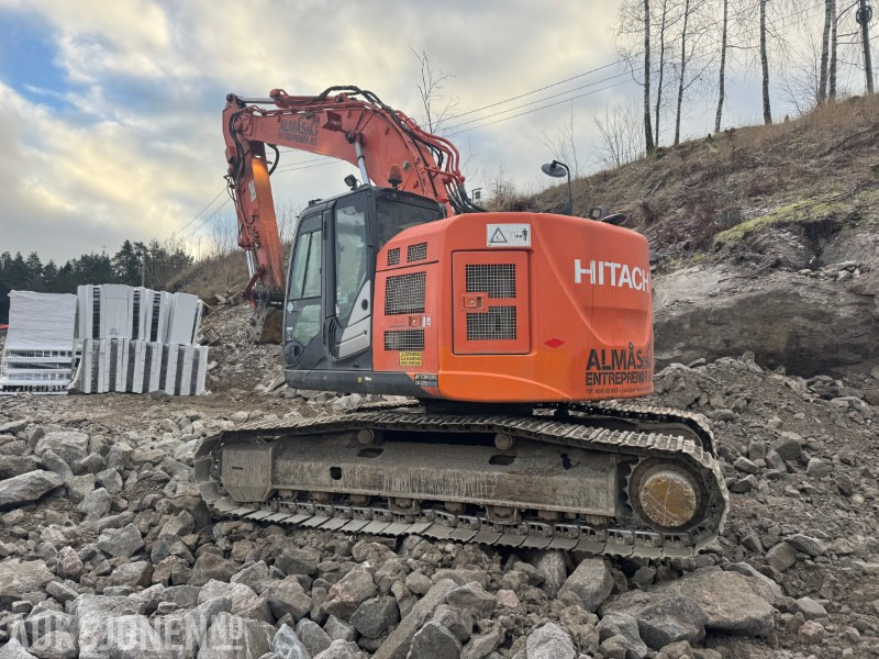2014 Hitachi ZX225USLC-5B Beltegraver med tiltrotator og pusseskuffe - Εκσκαφέας: φωτογραφία 5 2014 Hitachi ZX225USLC-5B Beltegraver med tiltrotator og pusseskuffe - Εκσκαφέας: φωτογραφία 5