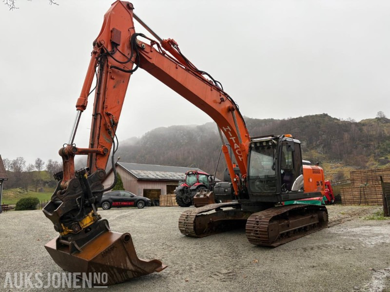 2016 Hitachi ZX210LC-5B med Engcon tiltrotator, planeringsskuffe og Gjerstad graveskuff - Εκσκαφέας: φωτογραφία 2 2016 Hitachi ZX210LC-5B med Engcon tiltrotator, planeringsskuffe og Gjerstad graveskuff - Εκσκαφέας: φωτογραφία 2