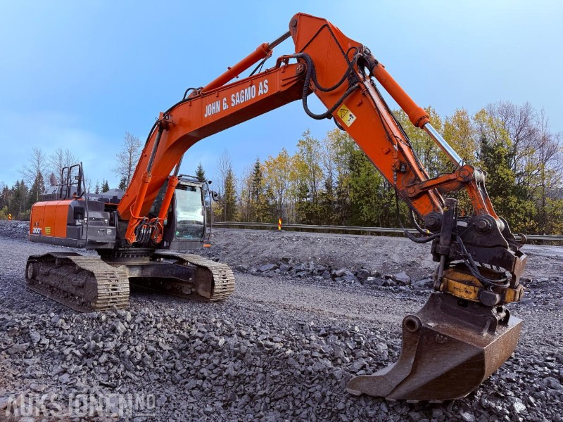 2016 Hitachi ZX300LC-6 Beltegraver - Sentralsmøring, GPS, Engcon tiltrotator og 2 skuffer - Εκσκαφέας: φωτογραφία 2 2016 Hitachi ZX300LC-6 Beltegraver - Sentralsmøring, GPS, Engcon tiltrotator og 2 skuffer - Εκσκαφέας: φωτογραφία 2