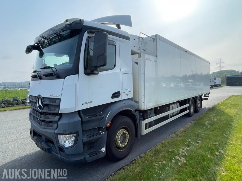 2017 Mercedes-Benz Antos Distribusjonsbil med kjøl Nordic Supra 850 - Lift - 121984 km. - Φορτηγό κόφα: φωτογραφία 1 2017 Mercedes-Benz Antos Distribusjonsbil med kjøl Nordic Supra 850 - Lift - 121984 km. - Φορτηγό κόφα: φωτογραφία 1