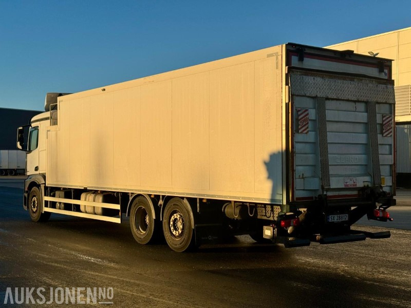 2019 Mercedes-Benz Actros 2545 L 6x2 Kjølebil - Eu-godkjent til 06/26 - Km: 193419 - Φορτηγό κόφα: φωτογραφία 4 2019 Mercedes-Benz Actros 2545 L 6x2 Kjølebil - Eu-godkjent til 06/26 - Km: 193419 - Φορτηγό κόφα: φωτογραφία 4