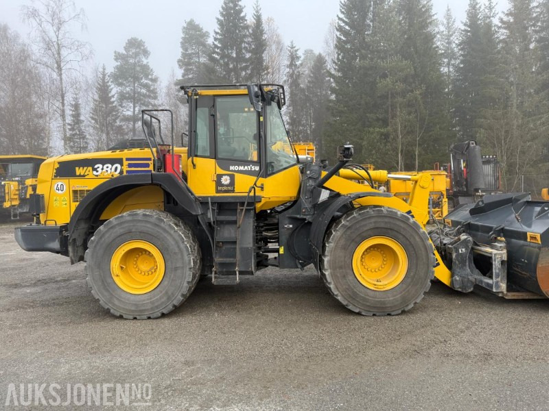 2022 Komatsu WA380-8E0 hjullaster – 2 150,9 timer, Hydr. pallegaffel og skuffe - Ελαστιχοφόρος φορτωτής: φωτογραφία 5 2022 Komatsu WA380-8E0 hjullaster – 2 150,9 timer, Hydr. pallegaffel og skuffe - Ελαστιχοφόρος φορτωτής: φωτογραφία 5