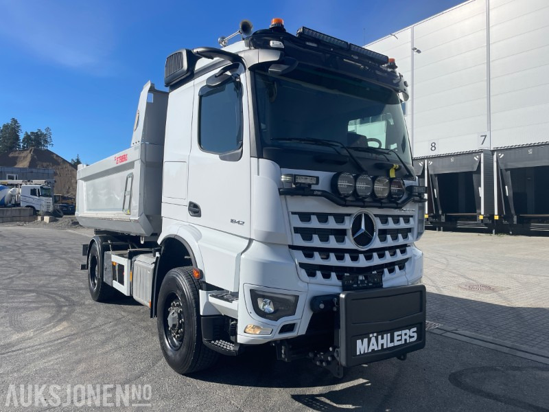 2024 Mercedes-Benz Arocs 1842 4x4 Kombibil m/brøyteopplegg – Kun 13 000 km - Som NY! - Φορτηγό ανατρεπόμενο: φωτογραφία 1 2024 Mercedes-Benz Arocs 1842 4x4 Kombibil m/brøyteopplegg – Kun 13 000 km - Som NY! - Φορτηγό ανατρεπόμενο: φωτογραφία 1