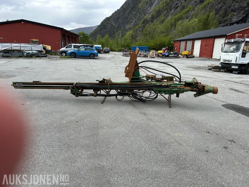 Boretårn med Montabert HC80 hammer - Med S60/S70 kombifeste - Μηχάνημα διάτρησης: φωτογραφία 4 Boretårn med Montabert HC80 hammer - Med S60/S70 kombifeste - Μηχάνημα διάτρησης: φωτογραφία 4