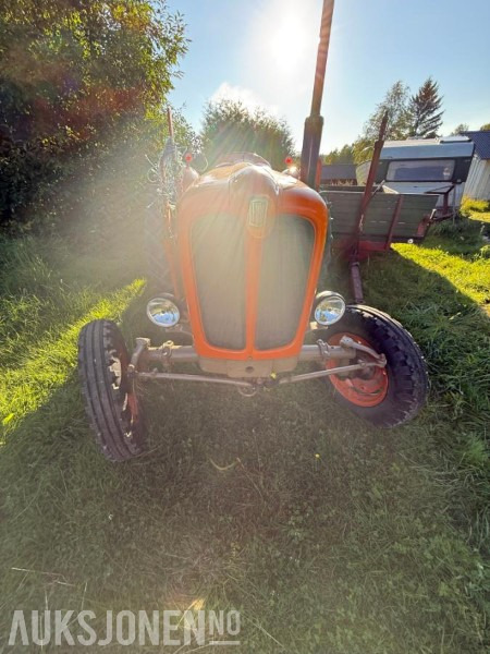 Fiat 411r med bakmontert skjær og frontlaster - Τρακτέρ: φωτογραφία 2 Fiat 411r med bakmontert skjær og frontlaster - Τρακτέρ: φωτογραφία 2