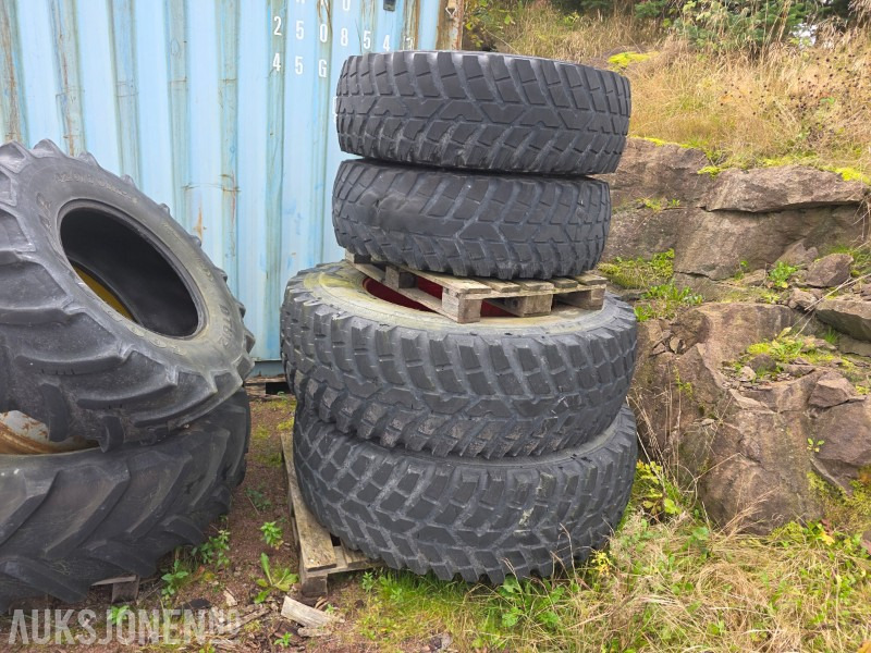 Traktordekk 2 stk 540/80R38 og 2 stk Nokian 440/80R28 - Γεωργικά μηχανήματα: φωτογραφία 1 Traktordekk 2 stk 540/80R38 og 2 stk Nokian 440/80R28 - Γεωργικά μηχανήματα: φωτογραφία 1