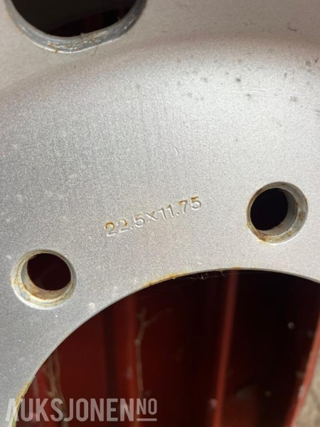 Ubrukt dekk med felg 400R 22,5 - 22,5x11,75 - Γεωργικά μηχανήματα: φωτογραφία 5 Ubrukt dekk med felg 400R 22,5 - 22,5x11,75 - Γεωργικά μηχανήματα: φωτογραφία 5
